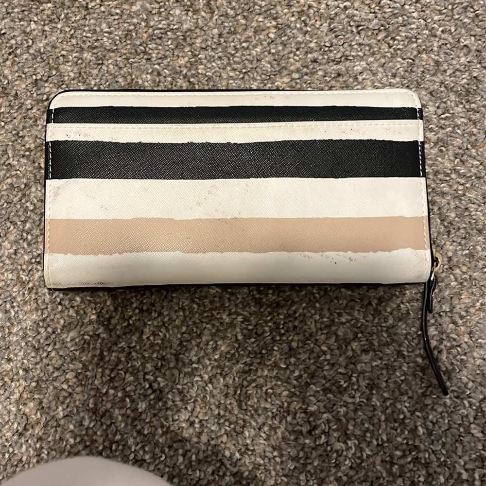 Authentic Kate Spade Wallet - Picture 3 of 10